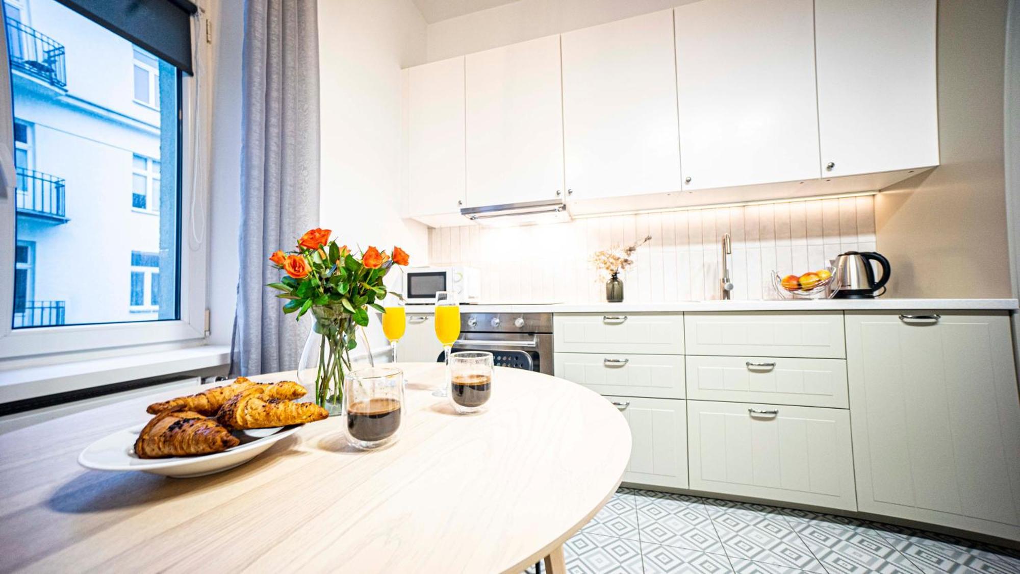 Spacious With 3 Meter Ceilings, Powisle, The Old Town * Varsovia