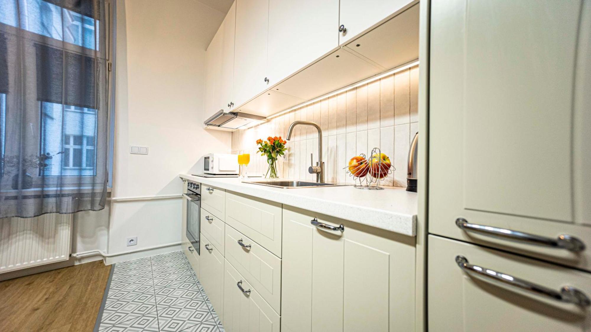 Spacious With 3 Meter Ceilings, Powisle, The Old Town Varsovia