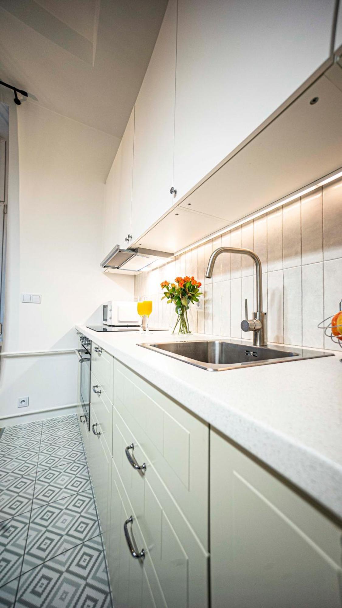 Spacious With 3 Meter Ceilings, Powisle, The Old Town Varsovia